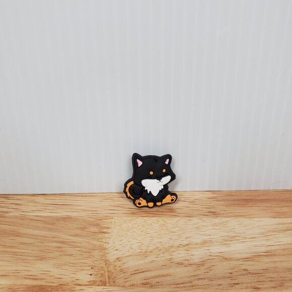 Kitty Cat Croc Shoe Charm Accessory 1" x 1" - Picture 1 of 3